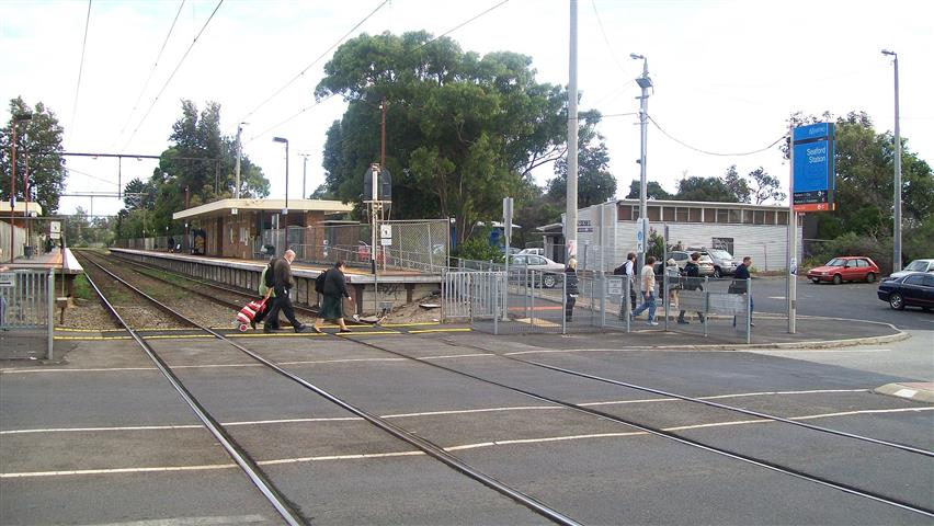 Seaford_railway_station,_Melbourne_2010 (Small).jpg