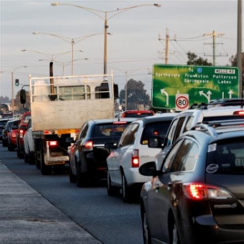 Cars_and_a_truck_on_Wells_Road.jpg